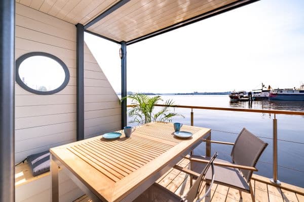 Hausboot Schatzkiste – Ferienwohnung in Fehmarn
